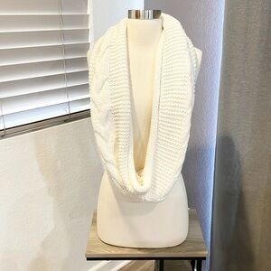 Cotton On cream chunky knit infinity scarf